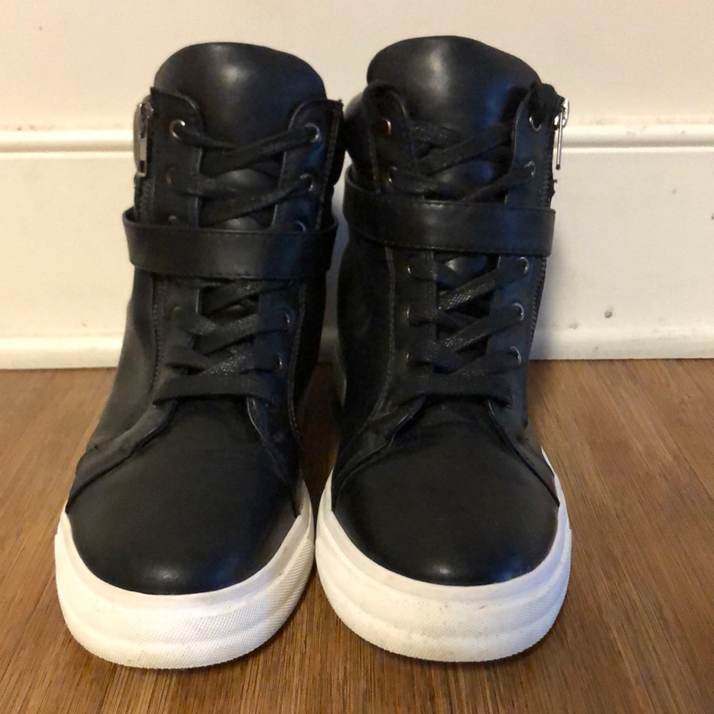 Mid top sneakers